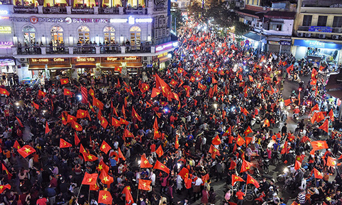 Đi Bão Bóng Đá Tiếng Anh Là Gì: Giải Mã Văn Hóa Ăn Mừng Của Người Việt Đi Bão Bóng Đá Tiếng Anh Là Gì: Giải Mã Văn Hóa Ăn Mừng Của Người Việt