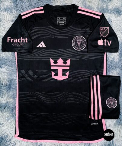 Áo Bóng Đá Phiên Bản Thi Đấu Là Gì: Giải Mã Giá Trị Thực Sự