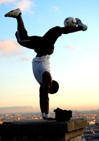 Bóng Đá Nghệ Thuật Là Gì: Giải Mã Niềm Đam Mê Bất Tận Cùng Trái Bóng