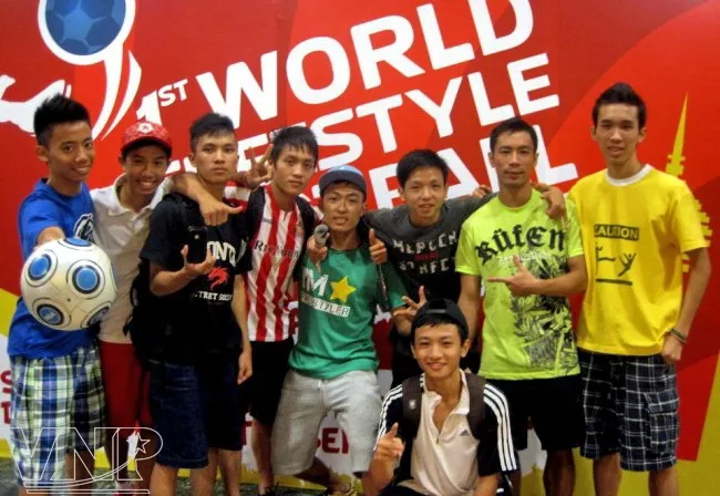 Các thành viên ATW tại Giải World Freestyle Football Championship 2011 ở Kuala Lumpur (Malaysia)