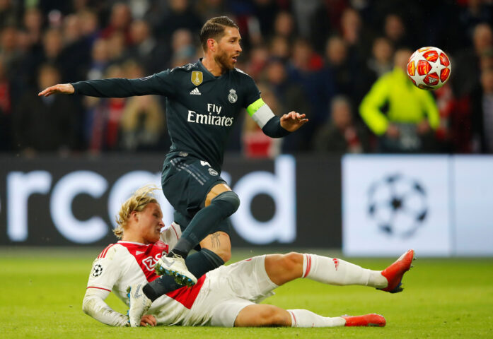 Tẩy Thẻ Trong Bóng Đá Nghĩa Là Gì: Giải Mã Án Phạt Nghiêm Trọng Nhất Tẩy Thẻ Trong Bóng Đá Nghĩa Là Gì: Giải Mã Án Phạt Nghiêm Trọng Nhất