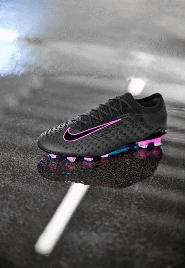 Đế giày Hyper Reactive màu hồng Blast rực rỡ của Nike Phantom Ultra Venom