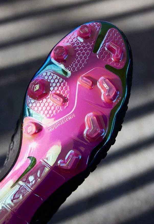 Đế giày Hyper Reactive được thiết kế cho sự linh hoạt và độ bám tối ưu