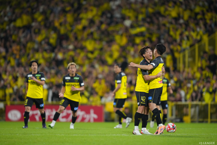 Thuật Ngữ Bóng Đá Second Strike Là Gì: Khai Thác Tối Đa Cơ Hội Tấn Công