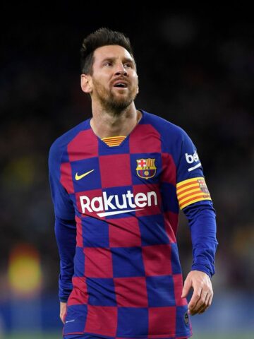 LW Trong Bóng Đá Là Gì? Vai Trò, Kỹ Năng Của Tiền Đạo Cánh Trái