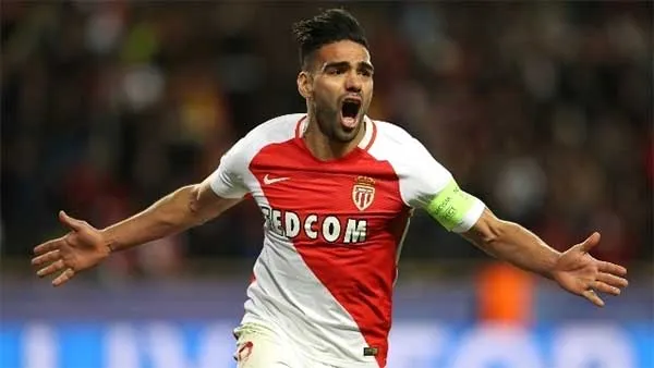 Hình ảnh Radamel Falcao đang thi đấu, người từng gây sốc khi ghi năm bàn thắng