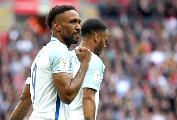 Hình ảnh Jermain Defoe trên sân cỏ, tiền đạo đã ghi năm bàn cho Tottenham