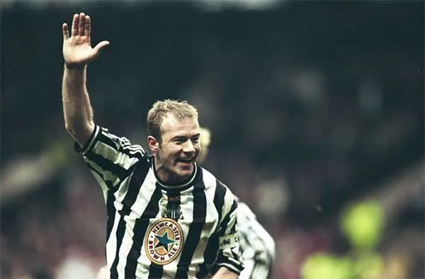 Hình ảnh Alan Shearer, biểu tượng của Newcastle, người đã ghi năm bàn thắng