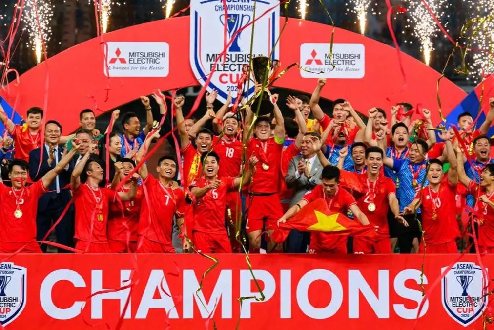 Đội tuyển Việt Nam ăn mừng chức vô địch AFF Cup 2024, báo nước ngoài nói gì về bóng đá Việt Nam sau chiến thắng lịch sử
