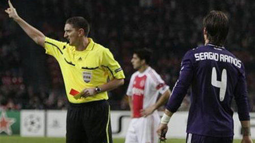 Tẩy Thẻ Trong Bóng Đá Mục Đích Gì? Quy Định Và Tầm Quan Trọng