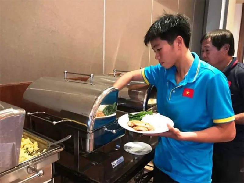 Chế độ dinh dưỡng cho cầu thủ đá bóng trước trận đấu một ngày