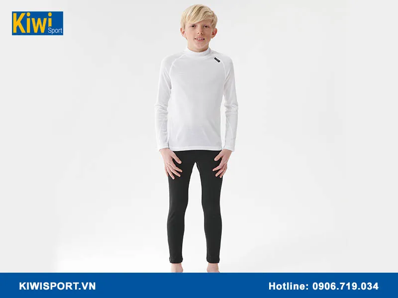 Cầu thủ nhí tận hưởng lợi ích bóng đá trong mọi điều kiện thời tiết