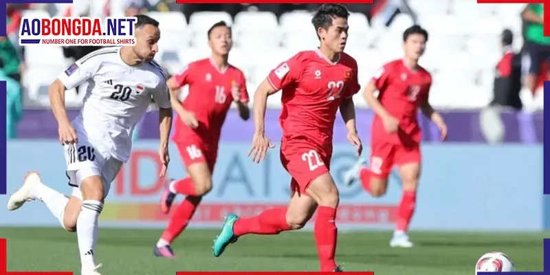 Cầu thủ thực hiện động tác rê bóng nhanh và đổi hướng, minh họa mẹo giữ bóng hiệu quả trong các tình huống không gian hẹp.