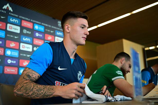 Đá Cao Nhất Trong Bóng Đá Gọi Là Gì? Từ A-Z Về Các Cột Mốc Ghi Bàn