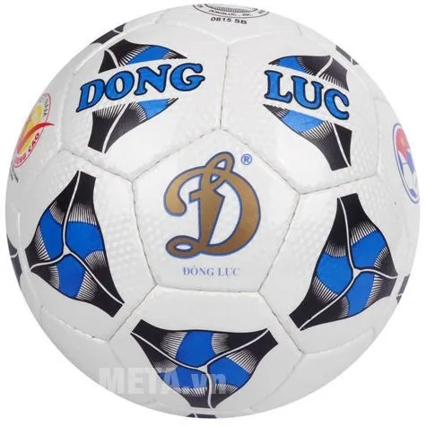 Quả bóng đá FIFA Quality Pro màu trắng với logo chứng nhận, minh chứng cho chỉ số uhv bóng đá vượt trội và độ bền tối ưu.