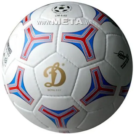 Một quả bóng đá tập luyện thông thường với thiết kế đơn giản, phù hợp cho người chơi nghiệp dư chưa cần chỉ số uhv bóng đá.