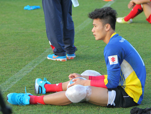 Bóng Đá Kỹ Viện Là Gì: Hiểu Rõ Môi Trường Gây Chấn Thương Đầu Gối