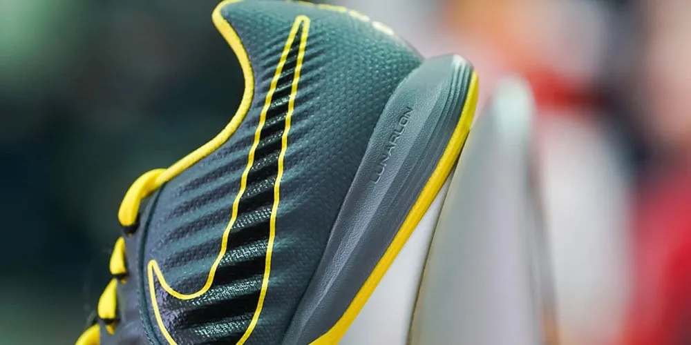 Lợi ích của giày đế bằng IC giúp kiểm soát bóng tốt hơn trên sân cỏ nhân tạo 5v5