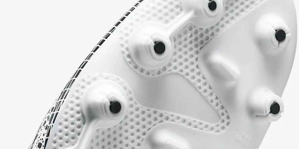 Giày bóng đá đinh HG với đinh ngắn, mật độ dày, phù hợp sân cỏ cứng