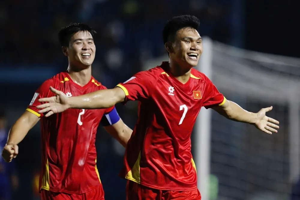 Bảng xếp hạng vòng loại Asian Cup 2027: Việt Nam bám đuổi Malaysia