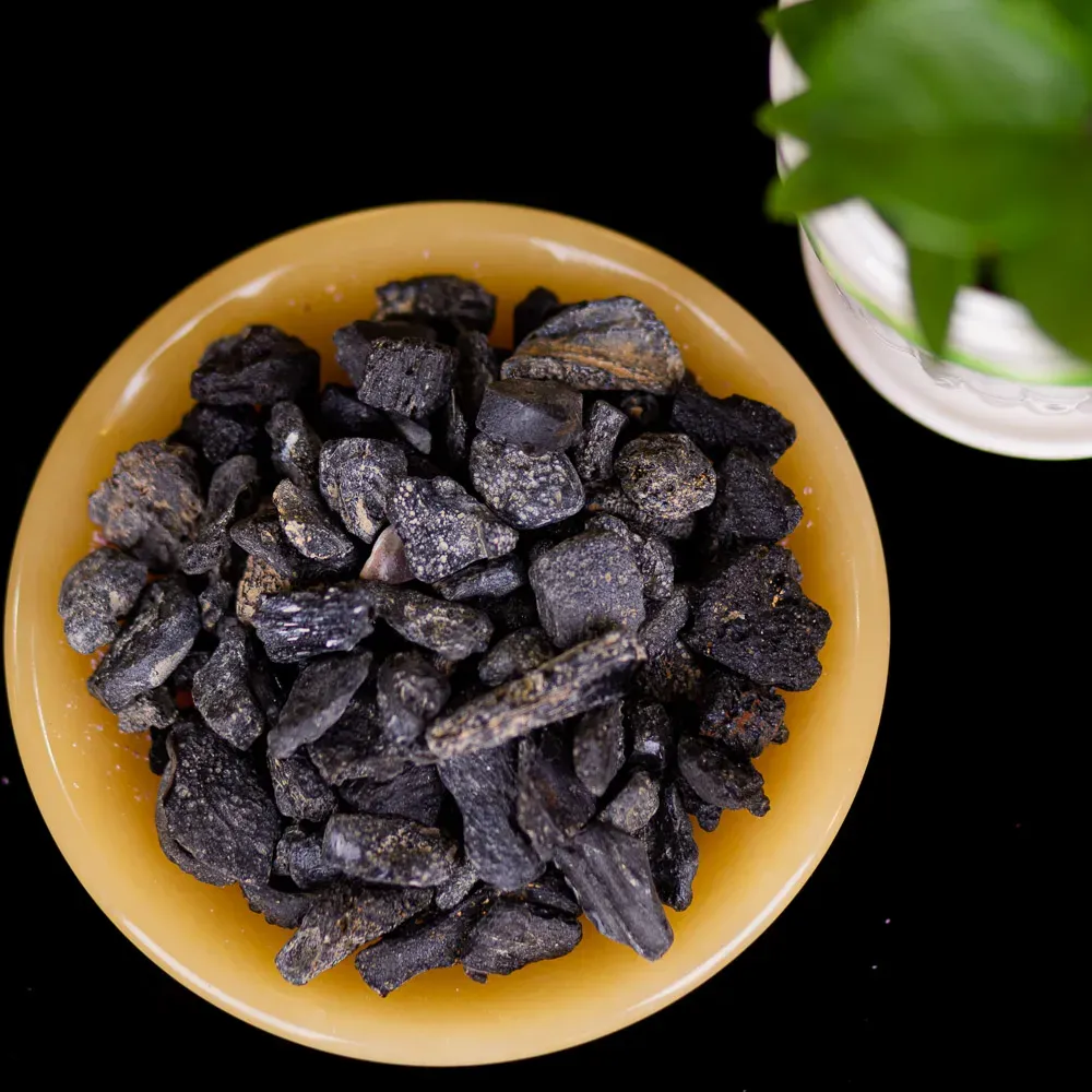 Các mảnh đá thiên thạch màu đen bóng tự nhiên, minh chứng của vũ trụ