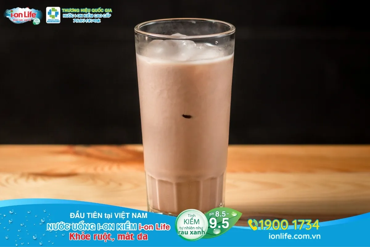 Sữa socola giúp phục hồi năng lượng và cơ bắp sau khi đi đá bóng