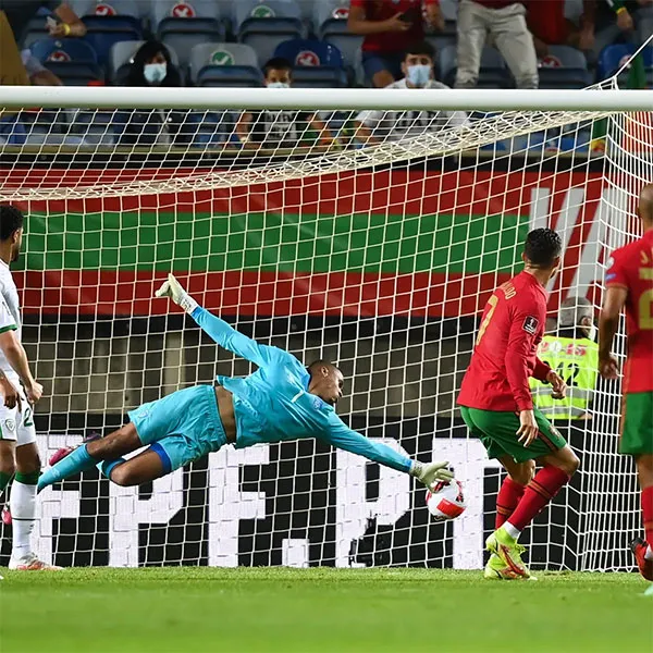 Cầu thủ Cristiano Ronaldo ăn mừng sau khi lập cú đúp ghi 2 bàn thắng