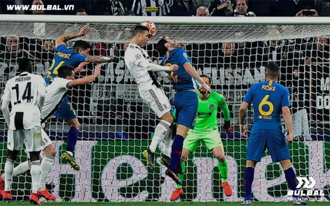 Kỹ thuật bật nhảy một chân giúp cầu thủ tăng sức bật trong tình huống không chiến.