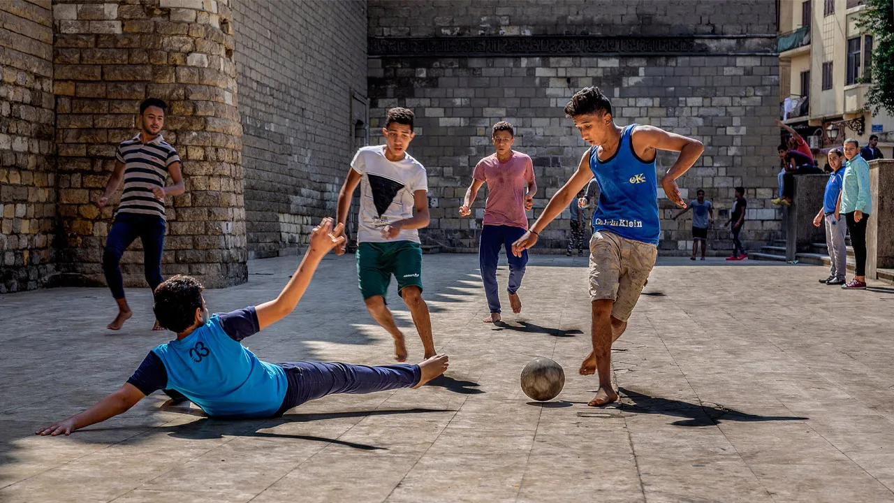 Người chơi phong trào thể hiện niềm đam mê đá bóng là gì với tinh thần thể thao