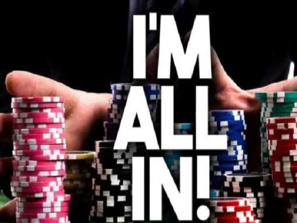 Người chơi cá độ đặt cược số tiền lớn, minh họa hành động all-in khi chơi tất tay trong bóng đá.