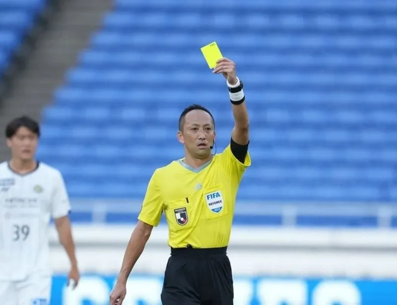 Ký Hiệu Tay Của Trọng Tài Chính Bóng Đá: Hướng Dẫn Luật Trên Sân