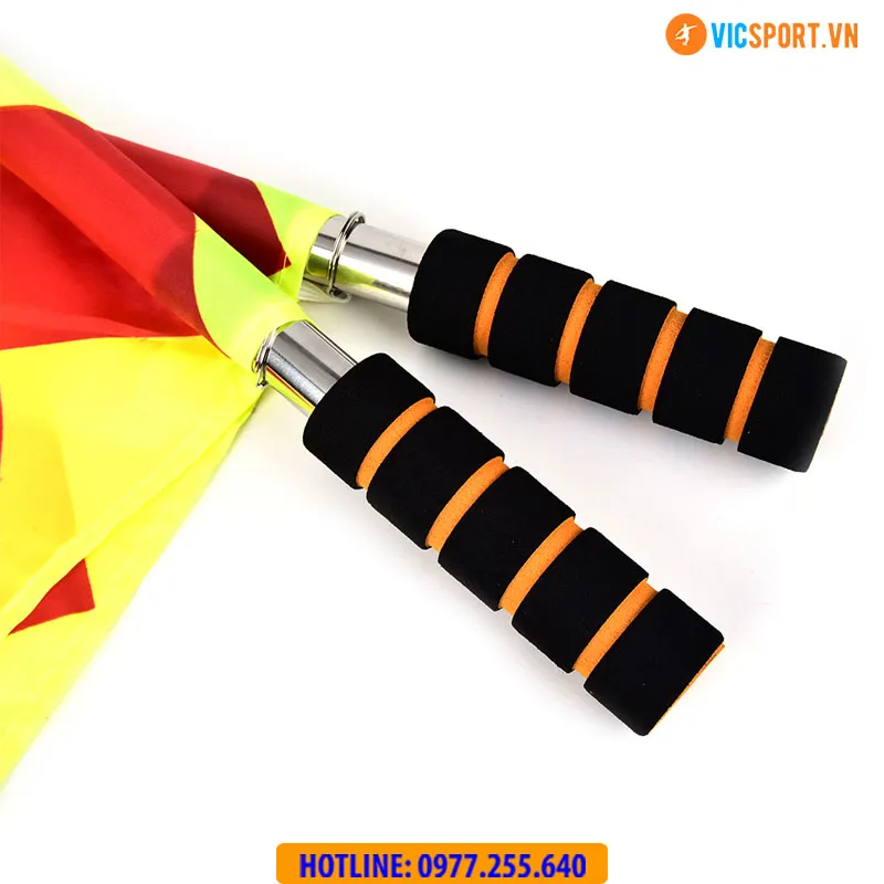 Cán cầm cờ trọng tài biên được thiết kế để êm ái và chắc chắn