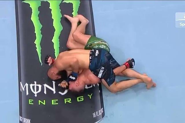 Cách Tận Dụng Cầu Thủ Chạy Cánh Để Mở Rộng Không Gian Tấn Công Hiệu Quả