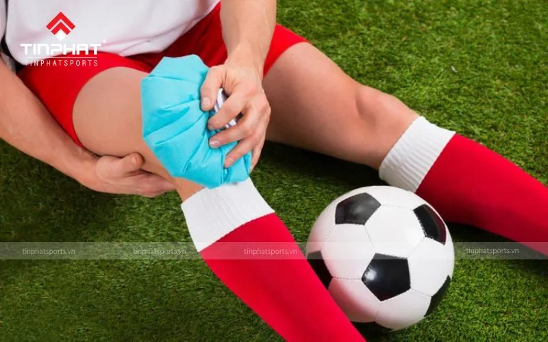 Phòng ngừa chấn thương khi đá bóng là điều cần thiết