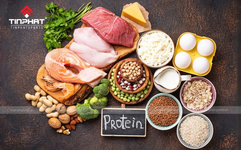 Chế độ ăn giàu protein cần thiết khi đá bóng giảm cân