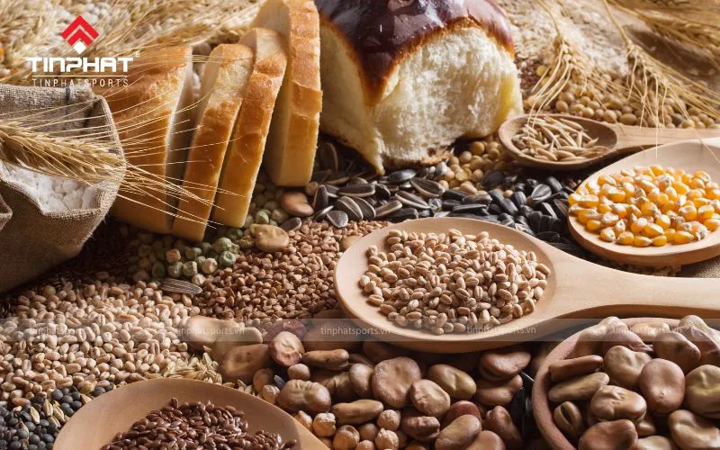 Tinh bột hấp thu chậm cung cấp năng lượng ổn định khi đá bóng