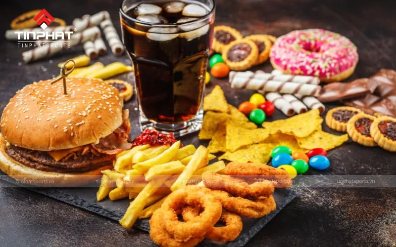 Tránh thực phẩm không lành mạnh để đá bóng cân những bằng gì cho sức khỏe
