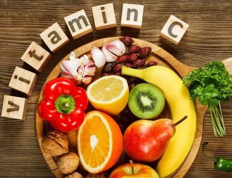 Bổ sung vitamin C giúp tăng cường miễn dịch và bảo vệ tế bào sau cường độ cao khi đá bóng