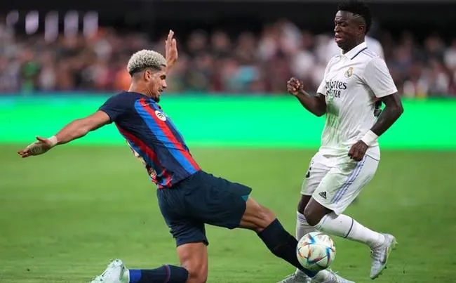 allintitle:Đánh chặn trong bóng đá là gì, một hành động chiến thuật quan trọng của cầu thủ