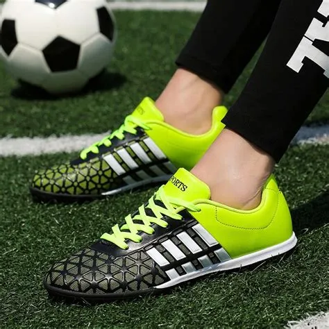 Đi Đá Bóng Cần Những Gì Để Trải Nghiệm Hoàn Hảo Nhất