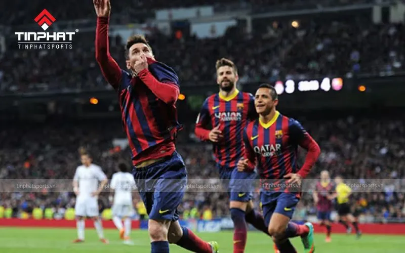 Lionel Messi, kỷ lục gia hattrick tại La Liga, thể hiện hattrick trong bóng đá là gì