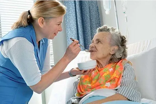 Chế độ dinh dưỡng đặc biệt hỗ trợ bệnh nhân ung thư vượt qua khó khăn