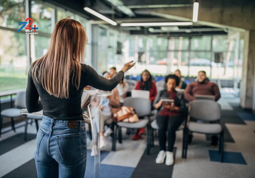 Phân biệt Coach và Trainer trong ngữ cảnh huấn luyện viên bóng đá