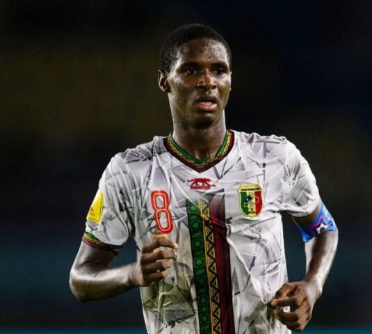 Cách Tập Rê Bóng Tốc Độ Cao Mà Vẫn Giữ Được Kiểm Soát Hoàn Hảo