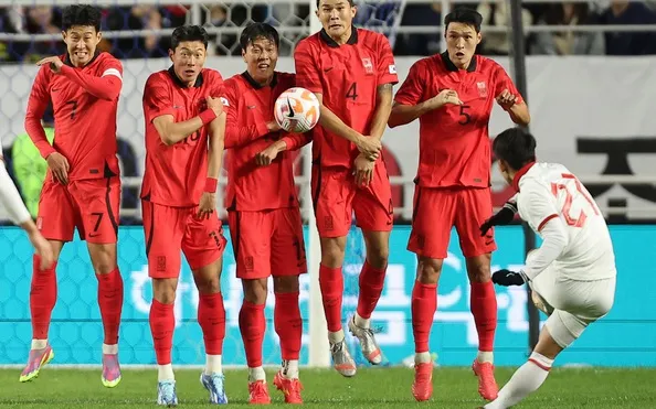 Các cầu thủ thi đấu trong trận giao hữu thân thiện quốc tế