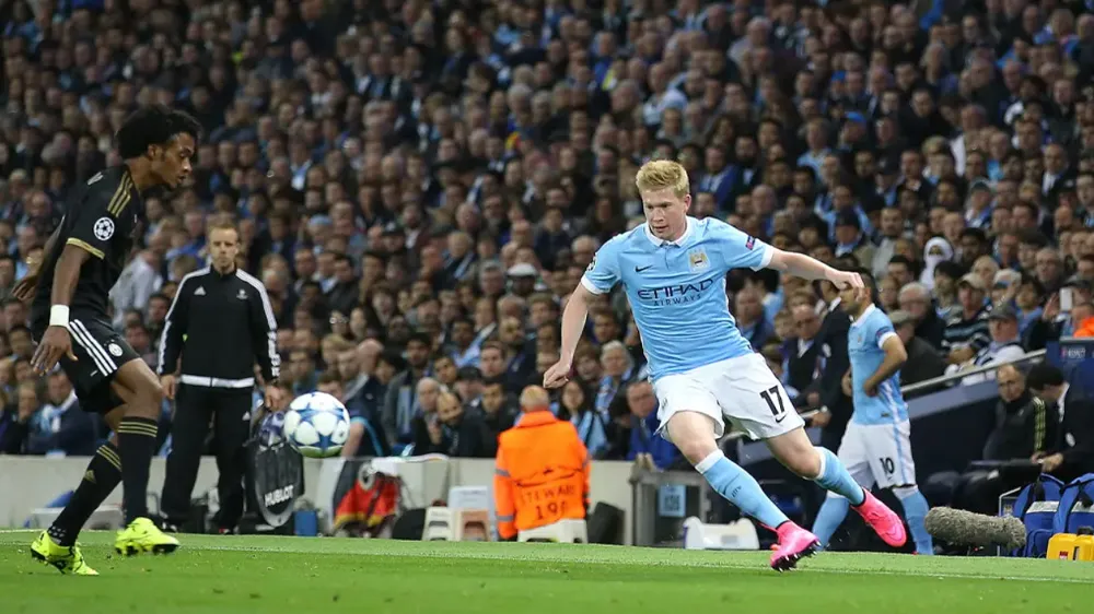 Kevin De Bruyne tham gia pressing