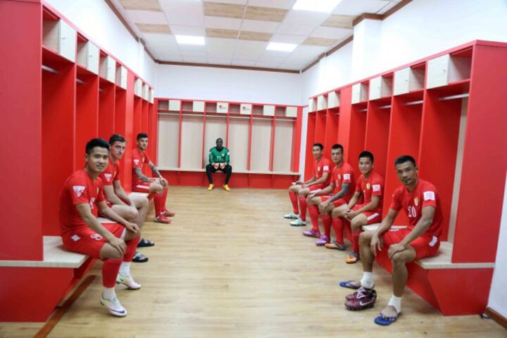 Phòng Thay Đồ Bóng Đá Tiếng Anh Là Gì: Giải Mã Thuật Ngữ Và Văn Hóa Sân Cỏ