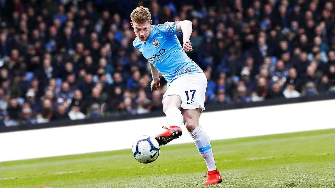 Kevin De Bruyne đang kiến tạo bóng