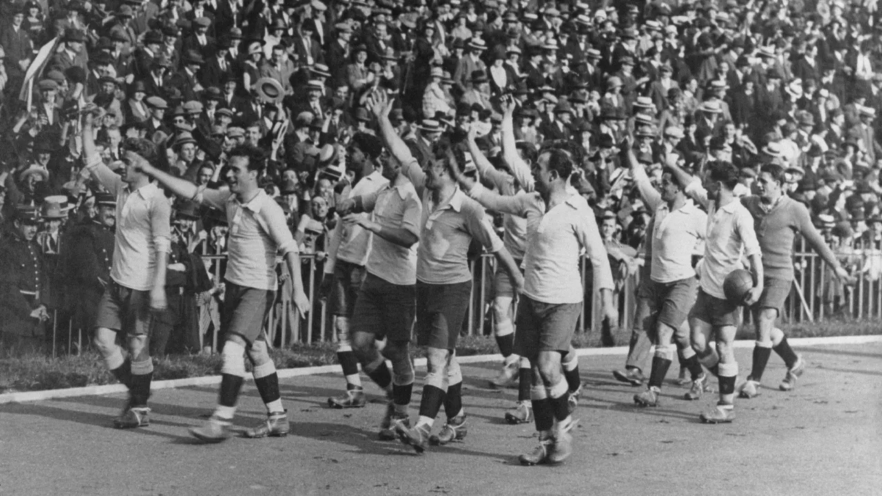 Khoảnh khắc lịch sử của môn đá bóng tại Thế vận hội Olympic 1900