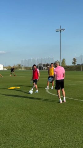 Gôn Bóng Đá Tiếng Anh Là Gì? Khám Phá Thuật Ngữ Sân Cỏ Chuyên Sâu Gôn Bóng Đá Tiếng Anh Là Gì? Khám Phá Thuật Ngữ Sân Cỏ Chuyên Sâu